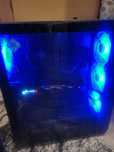 Zestaw komputerowy, komputer AMD Ryzen 5, monitor AOC, klawiatura i