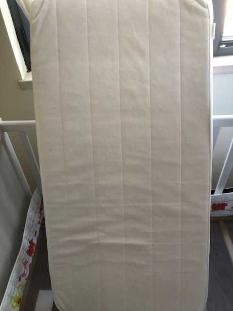 Cama de grades / Berço  IKEA com colchão