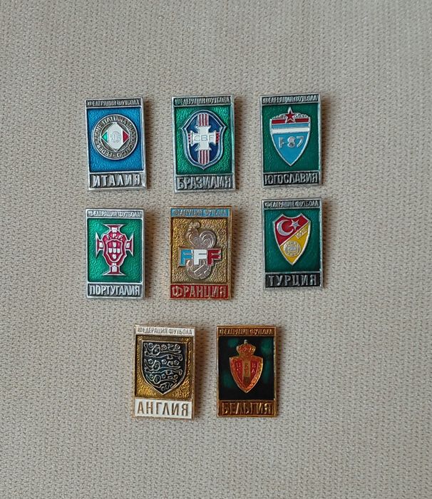 Значки футбольні