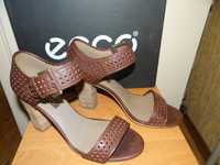 Продам женские кожаные босоножки ECCO
