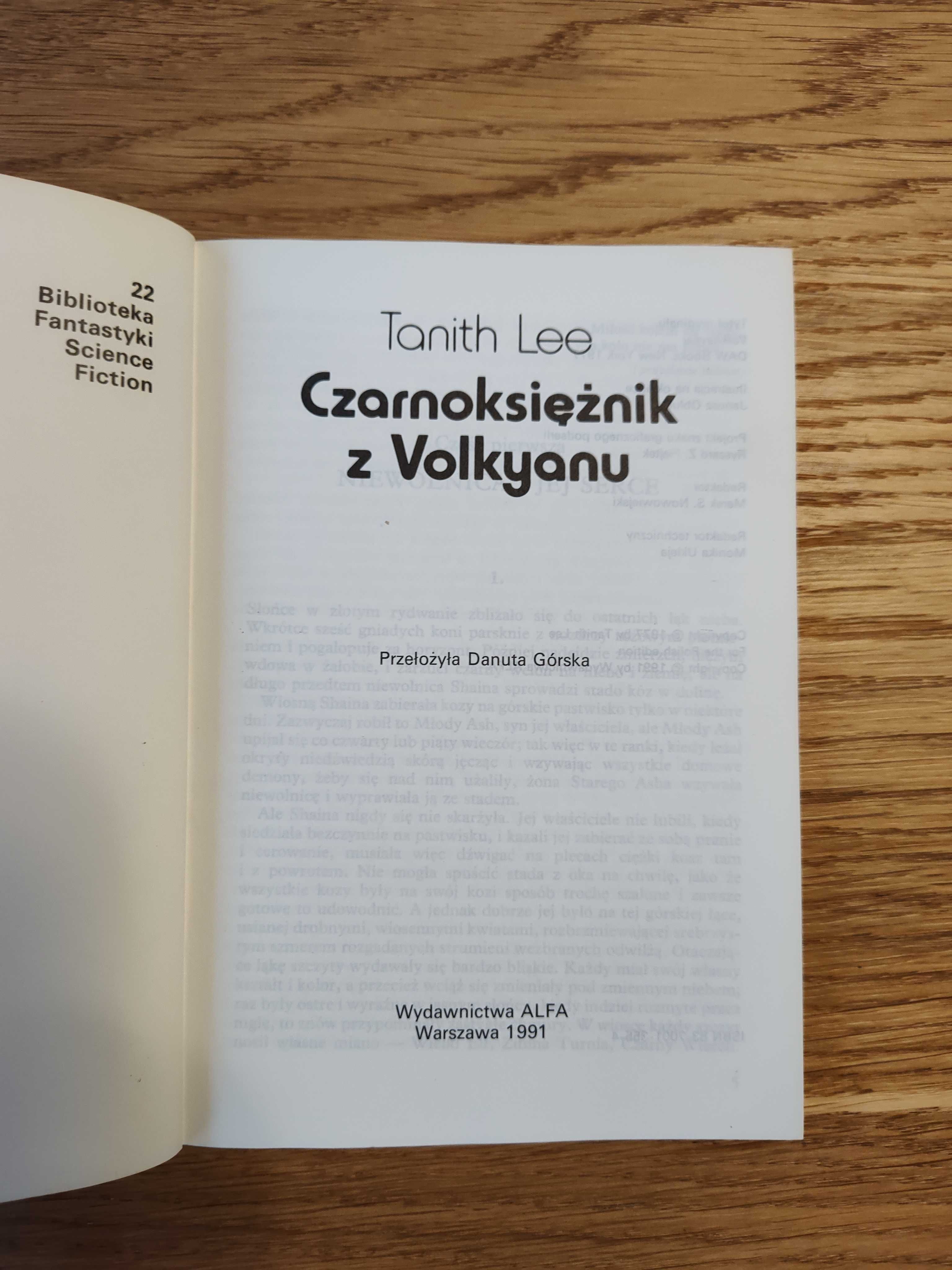 Czarnoksiężnik z Volkyanu Tanith Lee