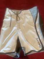 Calcoes levis .. billabong .. carhartt .. loreak
