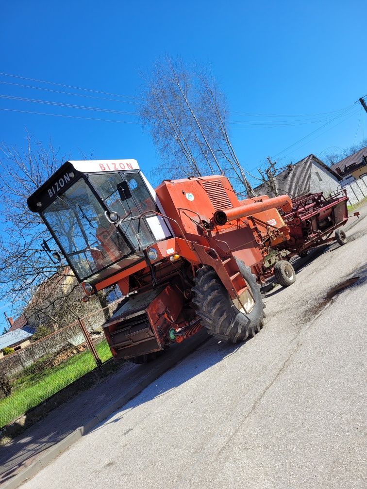 Kombajn zbożowy Bizon Z056 / Super Stan