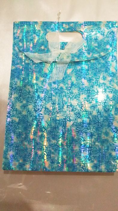 Пакеты  бумажные  подарочные(3 шт).