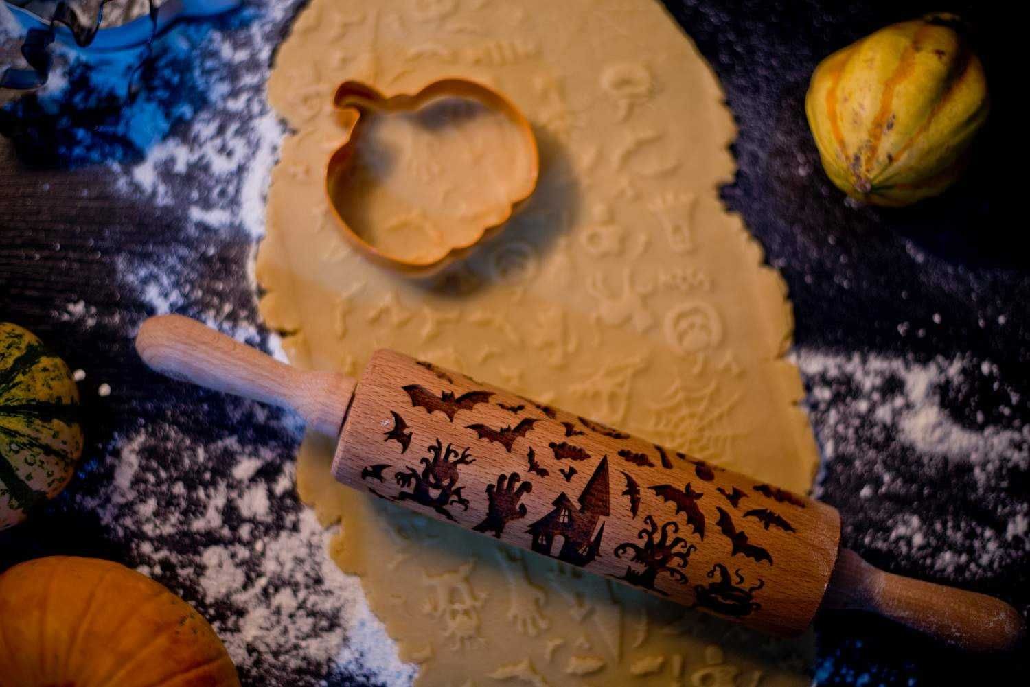 Duży Głęboki Walek do Ciasta z Grawerowaniem B – Tematyka Halloween!