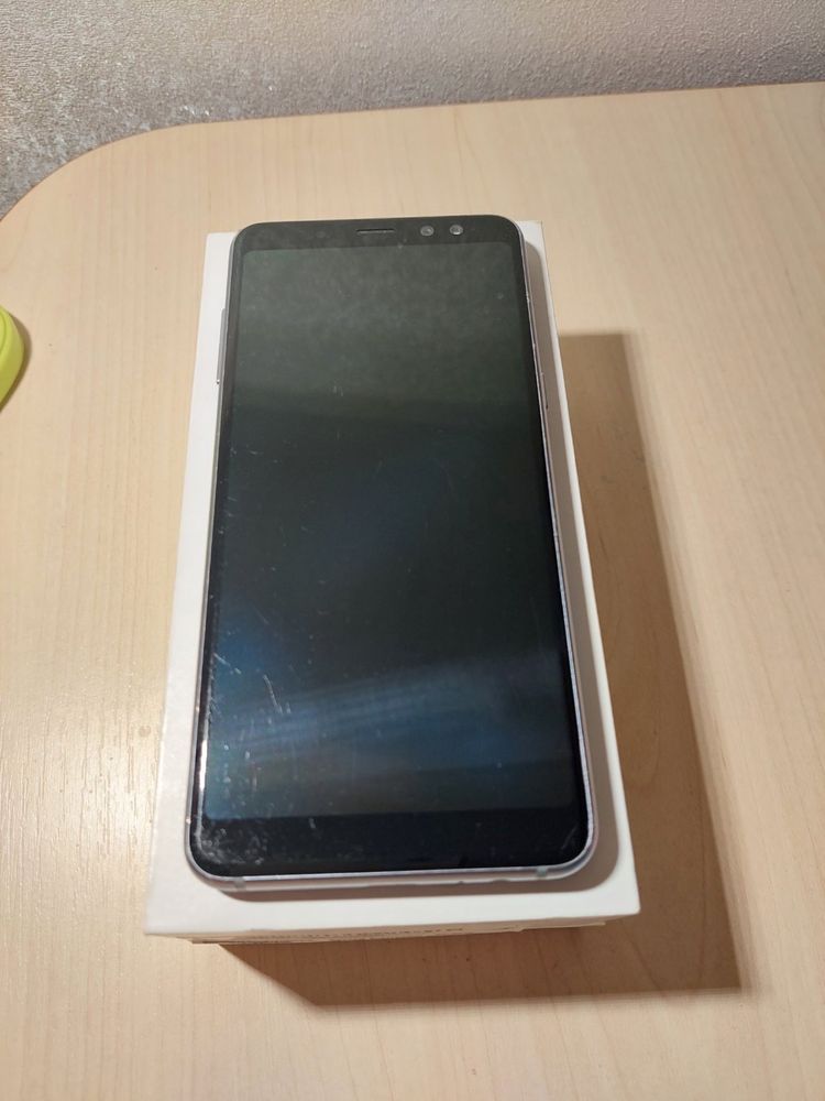 Samsung A8 телефон мобильный