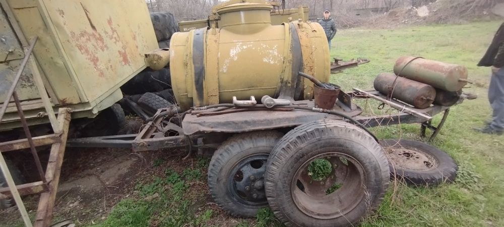 Одноосный прицеп бочка для воды