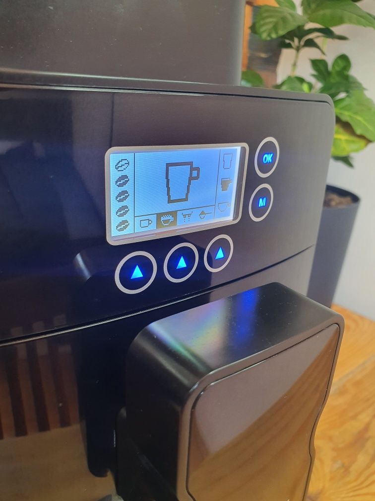 Elegancki i niezawodny Automatyczny ekspres do kawy Zelmer AromaticCaf