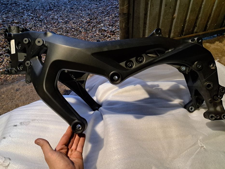 Rama yamaha mt-09  2018 włochy plus części