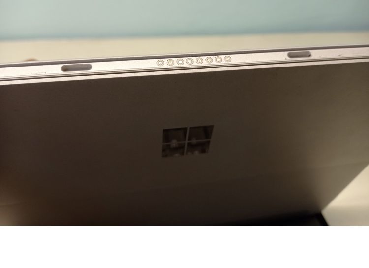 Продам Планшет Microsoft Surface GO 2