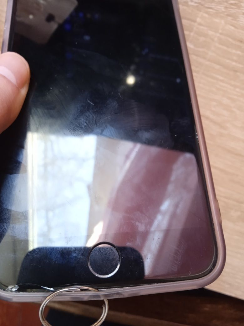 Продаю iPhone 7 Plus на запчастини

Телефон заблокований власником, ал
