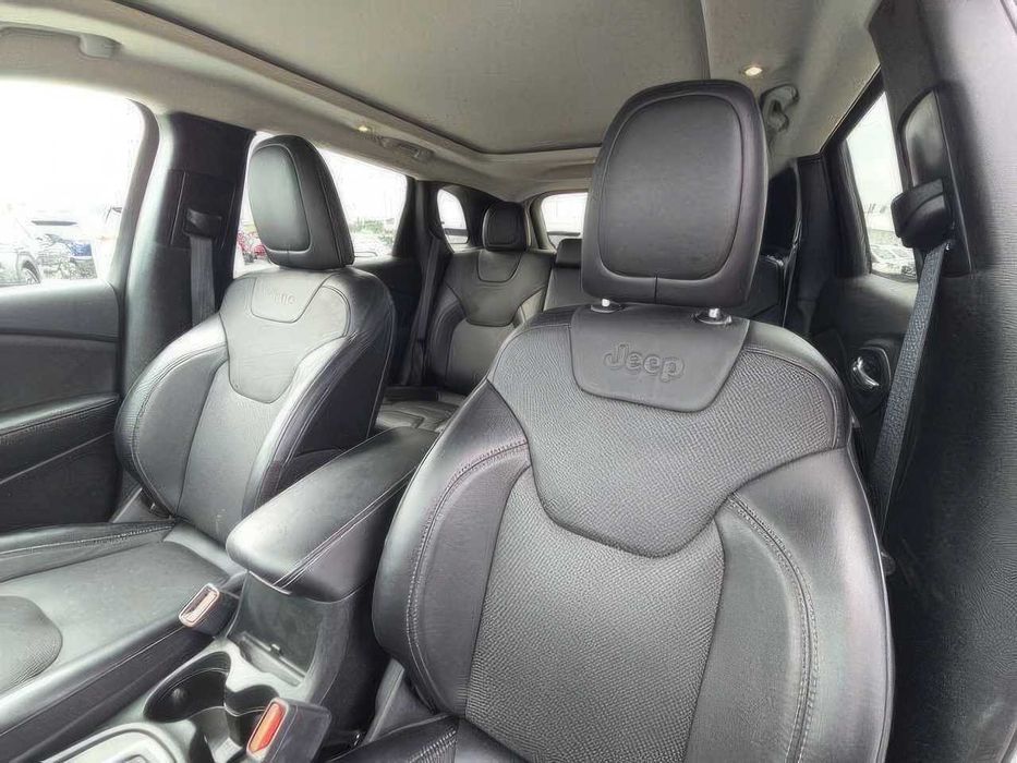 Jeep Cherokee Latitude Lux      2022