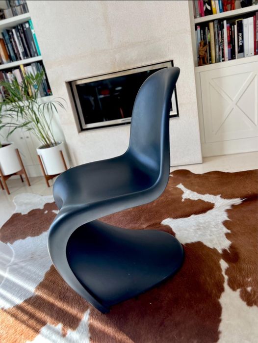 Cadeira em preto - Verner Panton