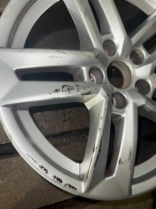 ORYGINALNA felga aluminiowa AUDI A4 (B9) 7Jx17 et 42