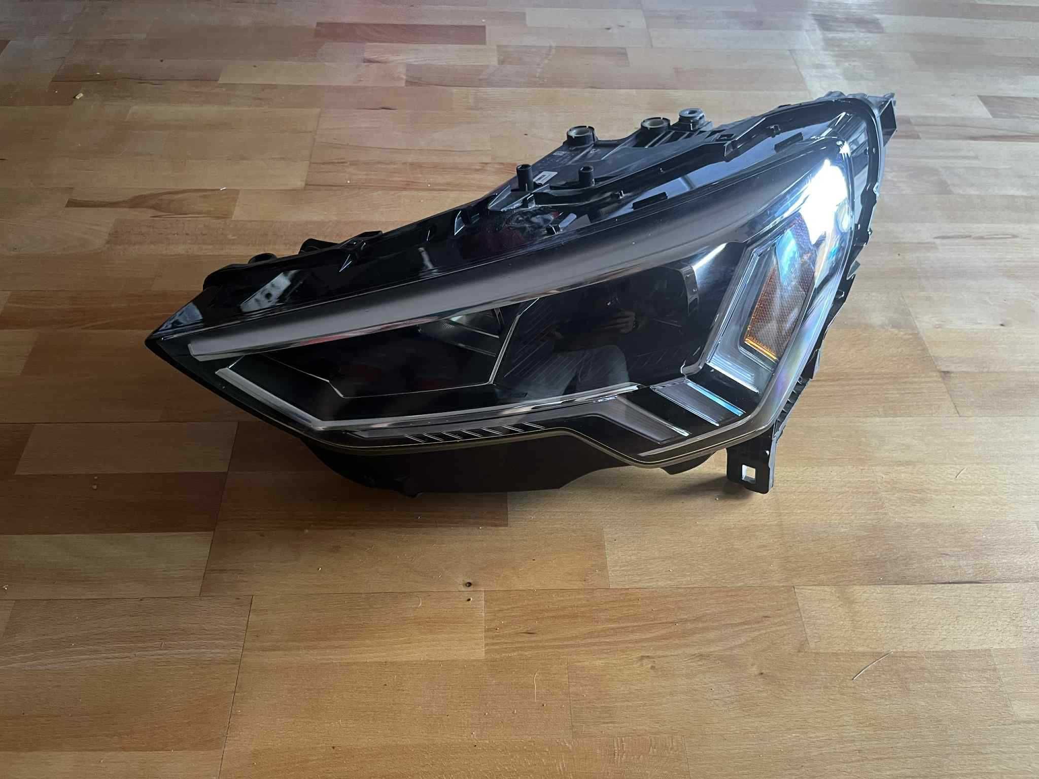 Audi Q3 2023r. komplet lamp, belka, grill i części duża ilość opis