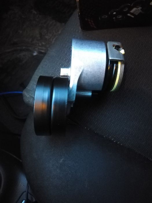 Натяжитель ремня