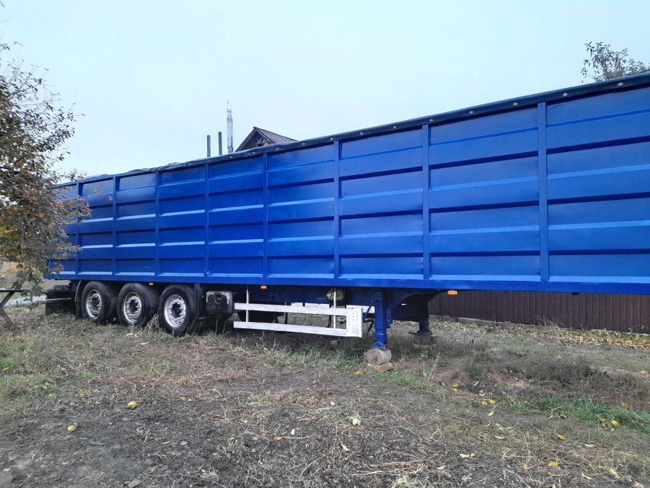 Напівпричіп зерновоз.