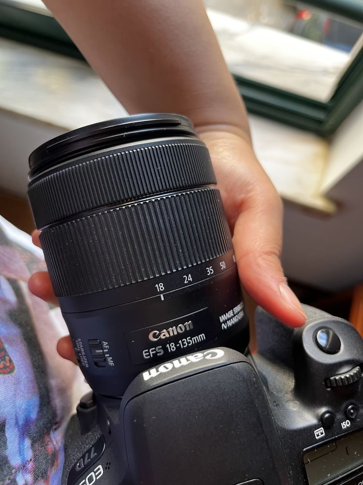 Camara DSLR Canon EOS 77 D
