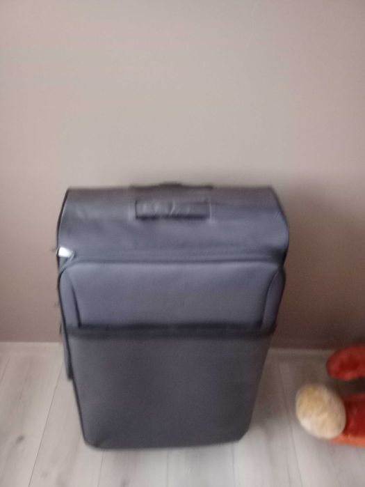 Walizka podróżna na kółkach