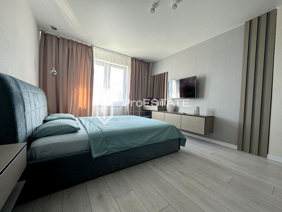 Киев        Ревуцкого ул., 54