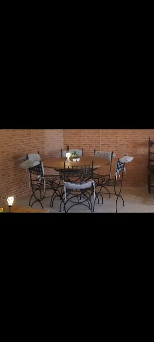 Mesa e cadeiras ferro