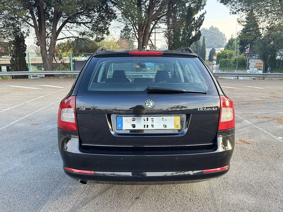 Skoda Octavia 1.6 Tdi SportLine C/Nova