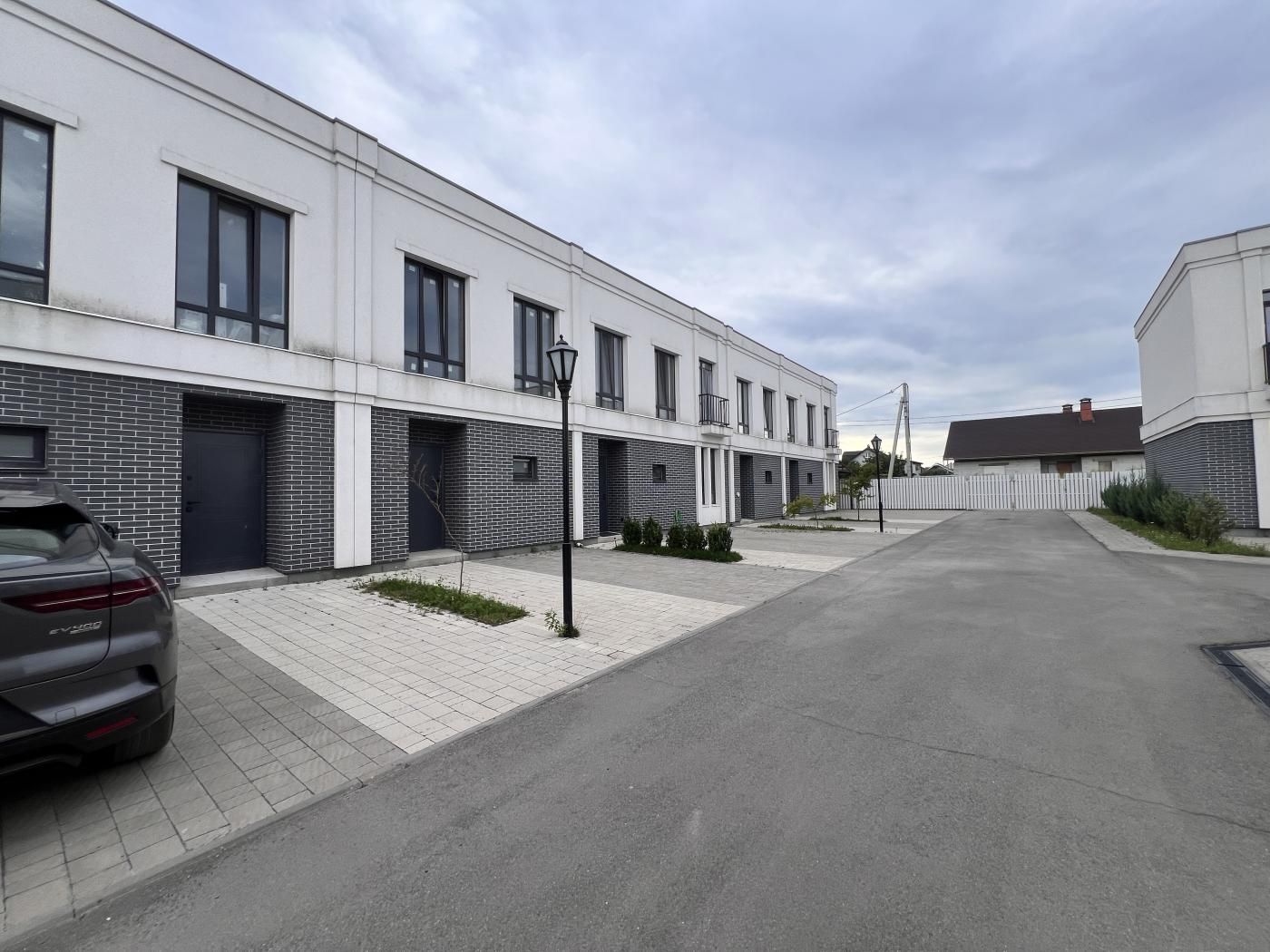 Таунхаус 68 м², Нові Петрівці, закритий комплекс, держ програми