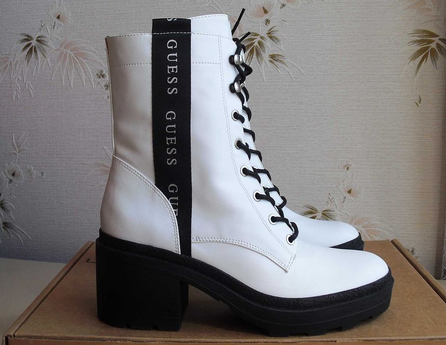 Ботинки женские Guess Комбат милитари