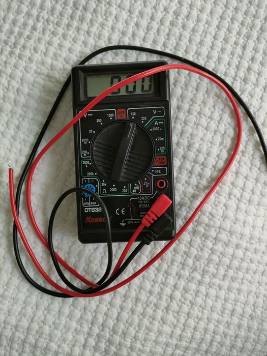 Multímetro digital Konnoc DT832