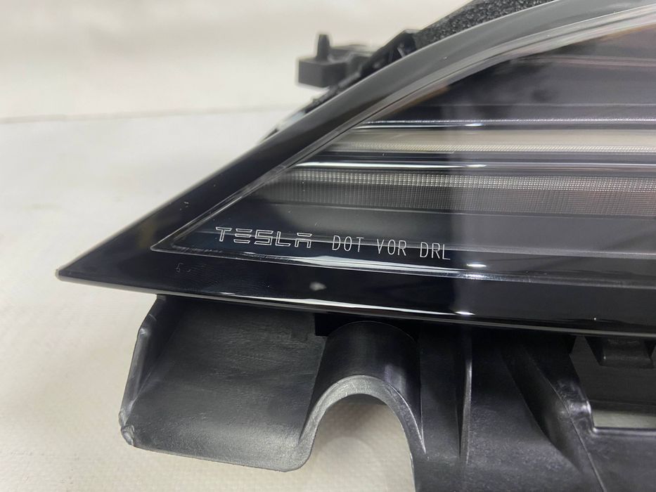 Фара USA ліва /права Tesla 3 2024 Highland 1760888, 1760889 Original