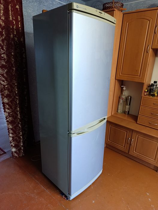 Холодильник двокамерний LG 1.88 висота