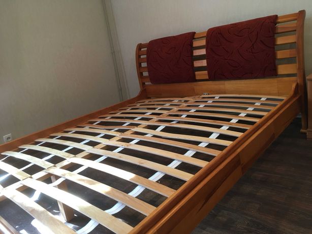Кровать двухспальная (еще есть матрас) 160х200