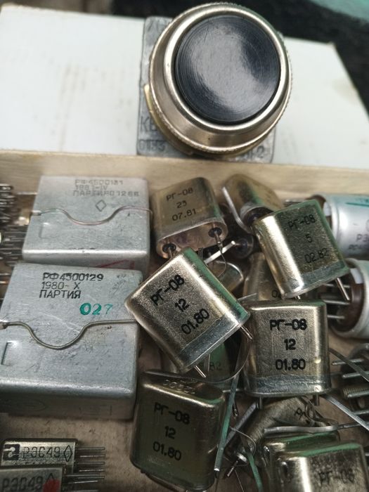 Продам реле і інші деталі одним лотом.