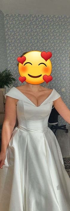 Весільна сукня кольору айворі,тканина королівський атлас з жакетом