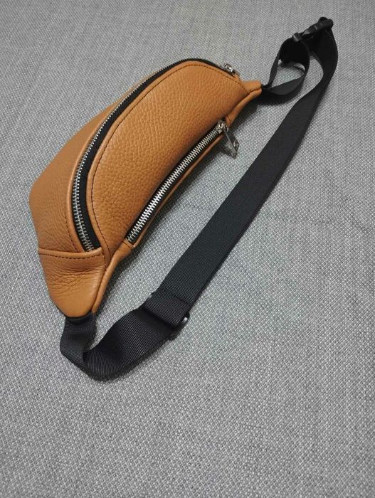 Бананка , сумка на пояс з  натуральної шкіри.