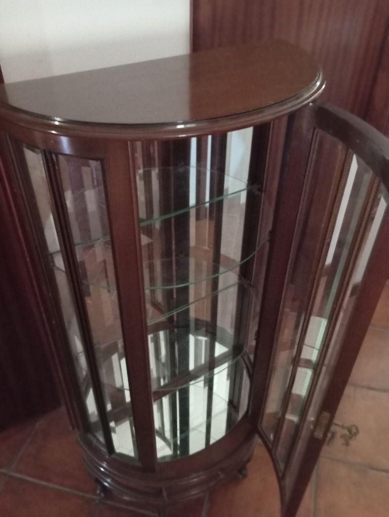 Vendo móvel vitrine.