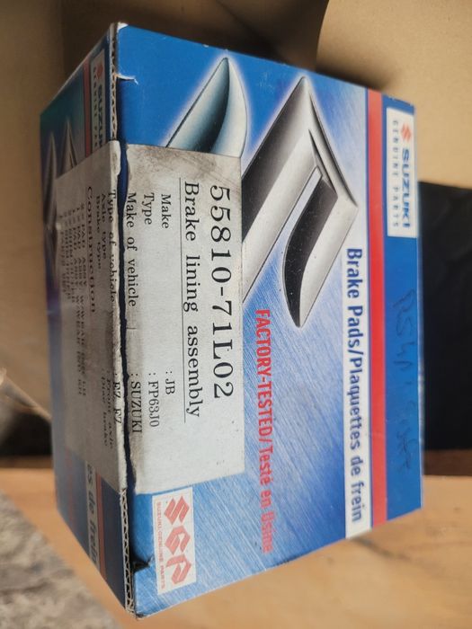 Suzuki Swift klocki hamulcowe przednie.  Oryginał