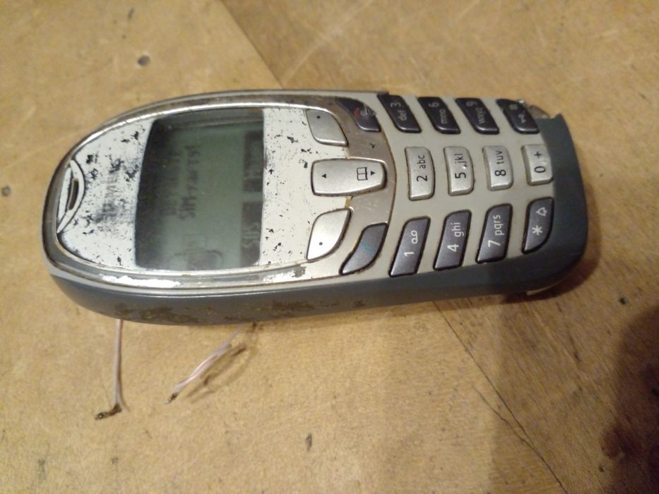 Мобильный телефон "SIEMENS" и беспроводное заряд. устройство