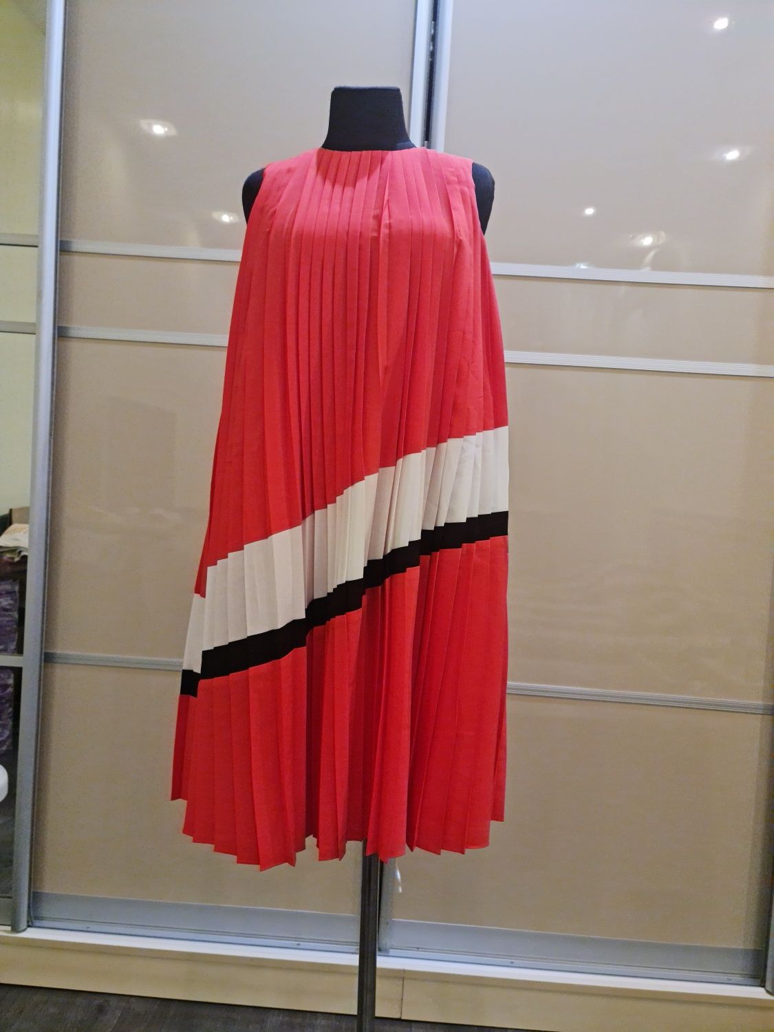 сукня- плісе від Armаni Exchаnge
