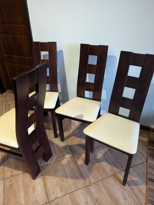 Krzesła drewniane do salonu, jadalni, jak nowe.  Komplet  4 sztuki