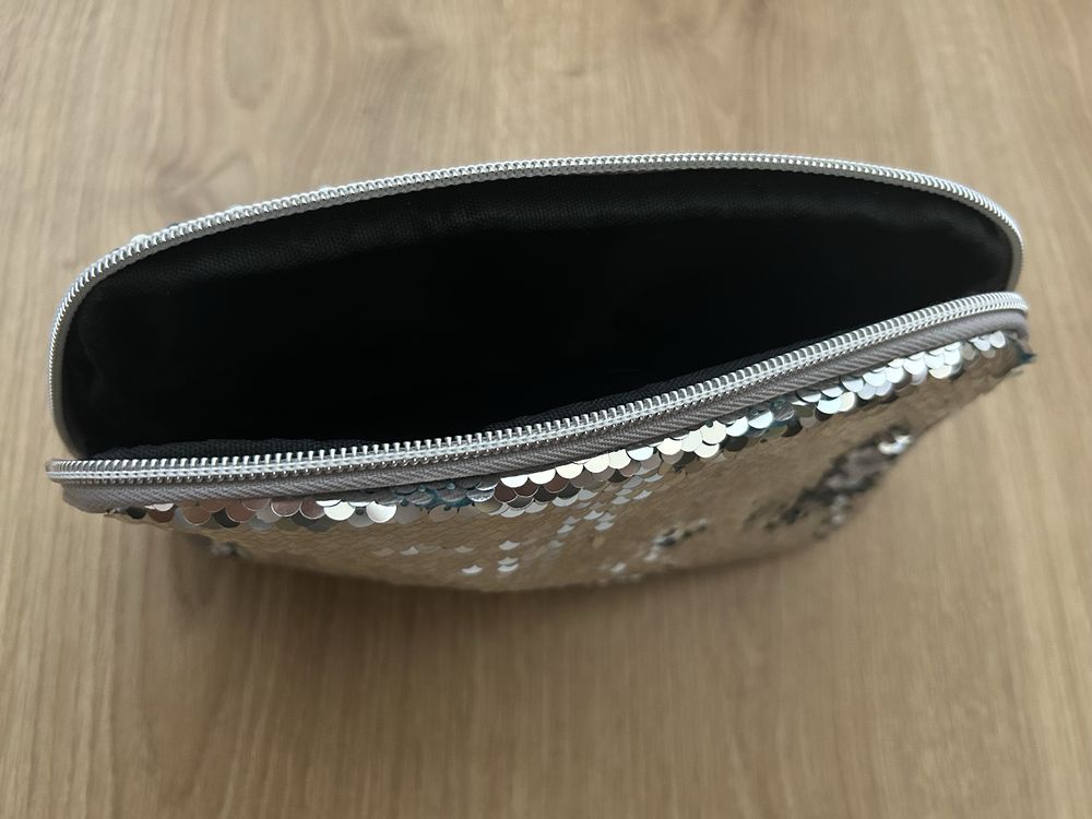 Marc Jacobs  косметичка