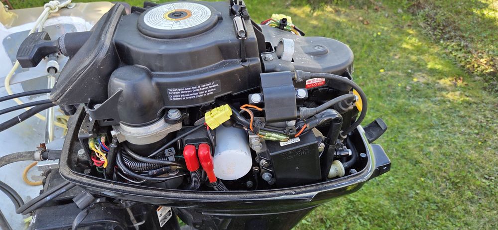 Łódź wędkarska kabinowa