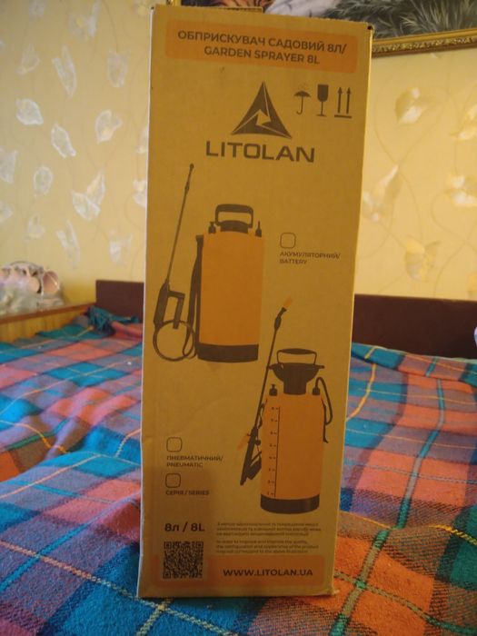 Продам новый опрыскиватель садовый 8л Litolan