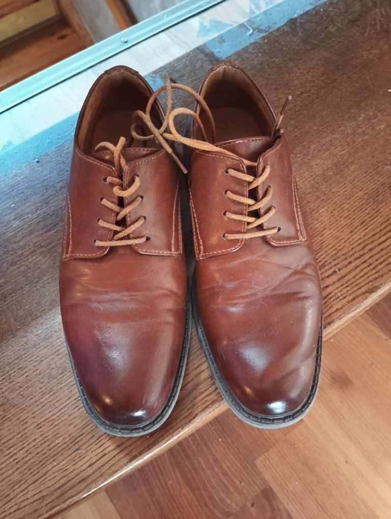 Buty do garnituru