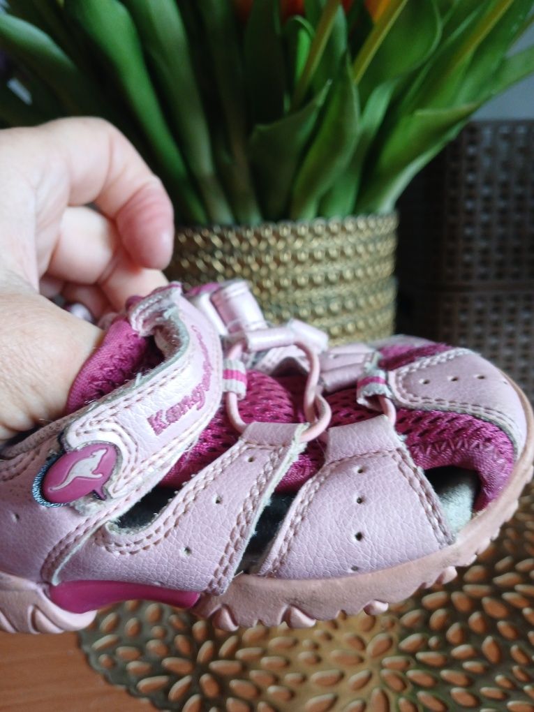 KANGAROOS firmowe sandałki roz 21 mega wygodne ,oddychajace stan bdb