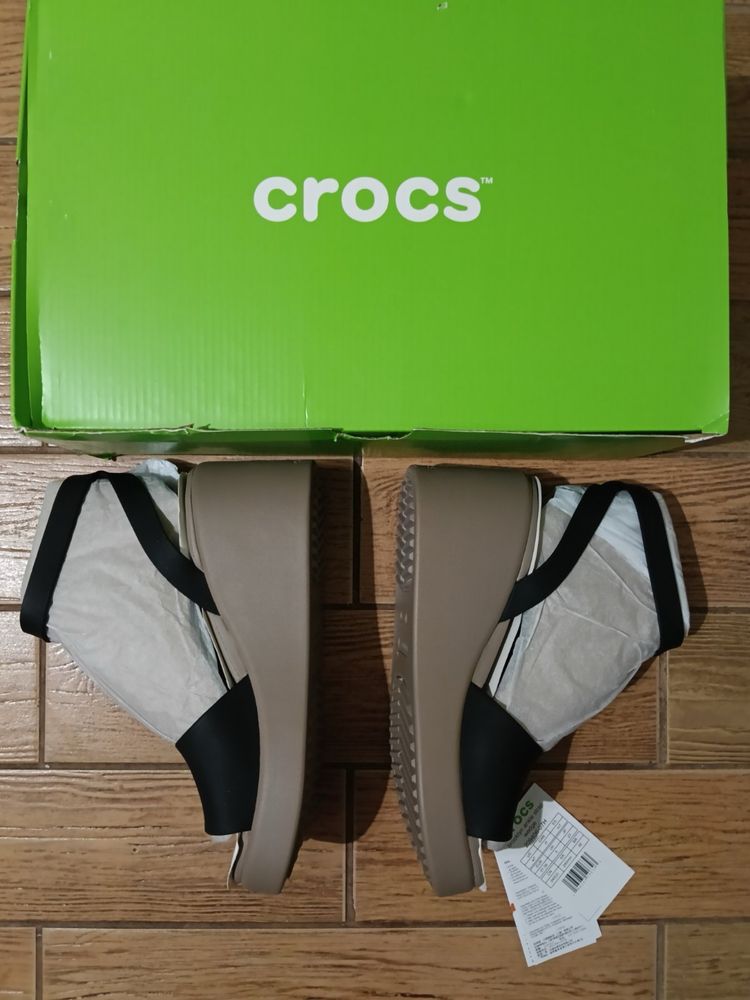 Босоніжки Crocs Brooklyn