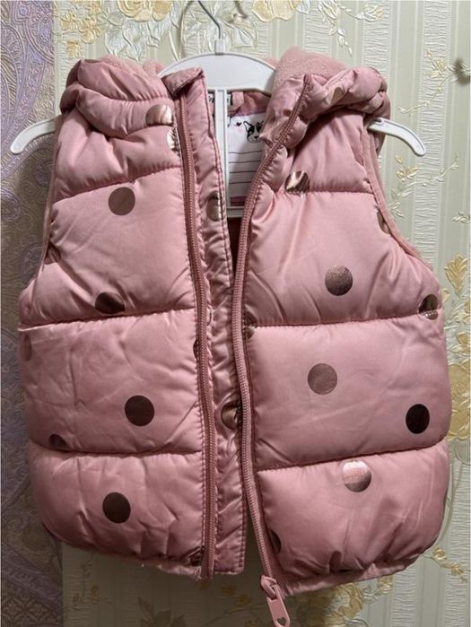 Жилетка для дівчинки пудрового кольору