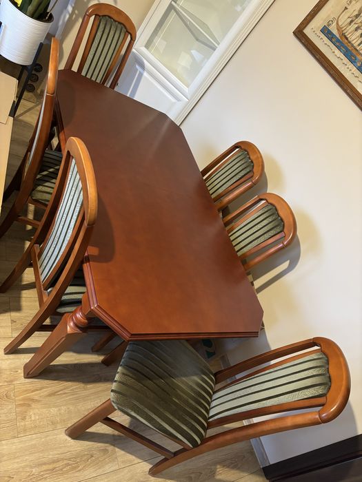 Stol duzy drewniany i do salonu z krzeslami stylowe