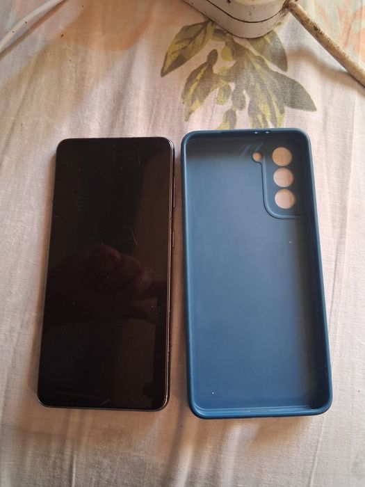 Продам телефон самсунг s21 на 8/128