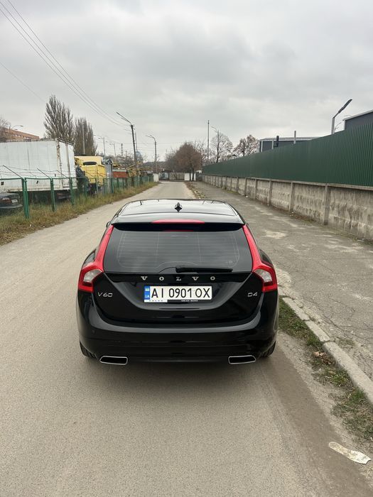 Продам власний Volvo V60 D4 2014